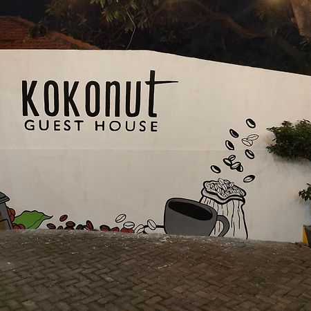 Kokonut Guesthouse Σουραμπάγια Εξωτερικό φωτογραφία