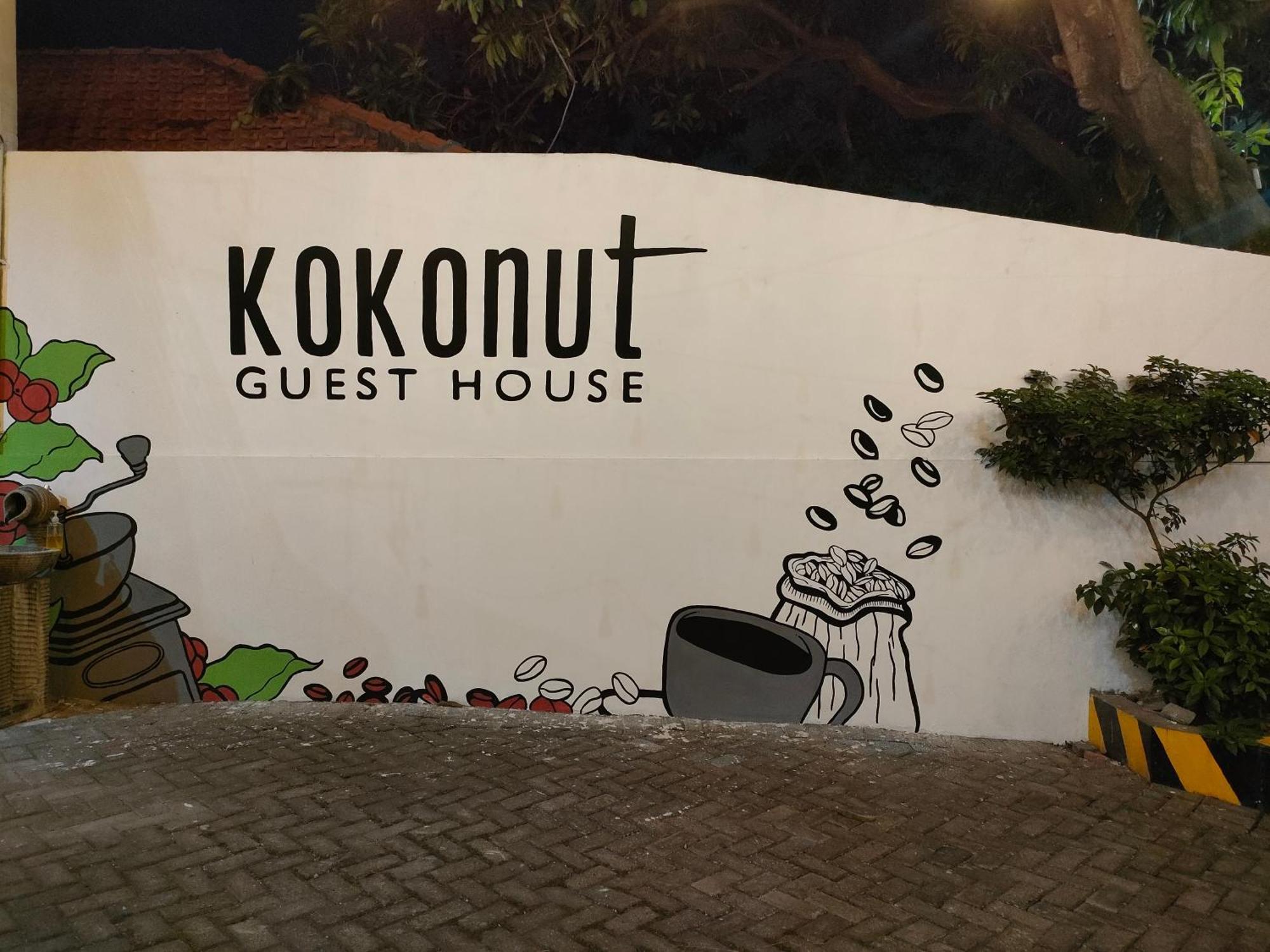 Kokonut Guesthouse Σουραμπάγια Εξωτερικό φωτογραφία